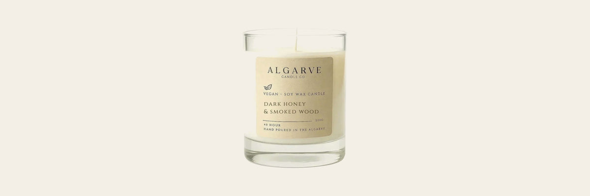 Duftkerze Dark Honey & Smoked Wood von Algarve Candle Co.