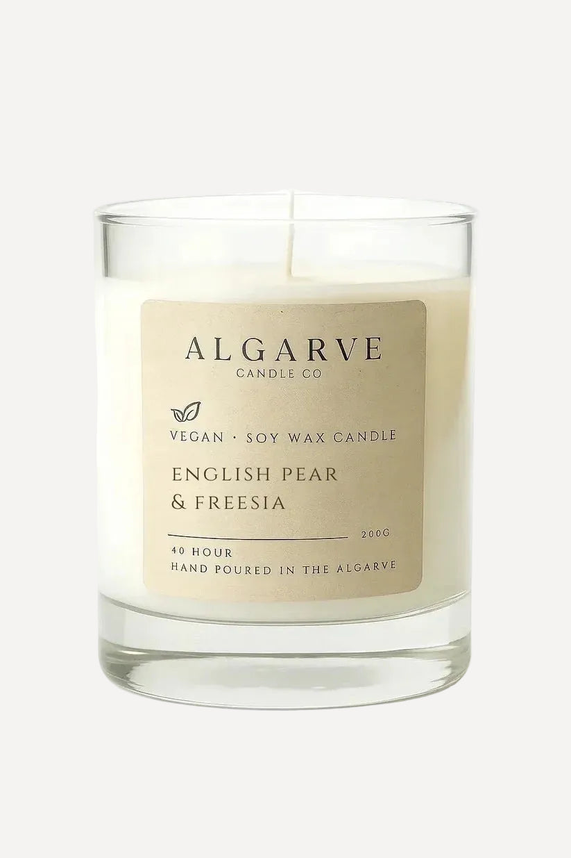 SCENTED CANDLE ENGLISH PEAR & FREESIA – LIGHT FLORAL-FRUITY SCENT