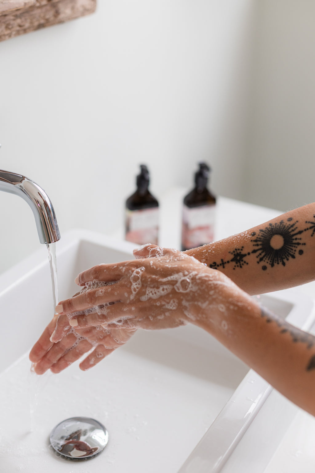 BODYWASH ROSEUM - HARMONY WITH ROSE GERANIUM AND CITRUS NOTES