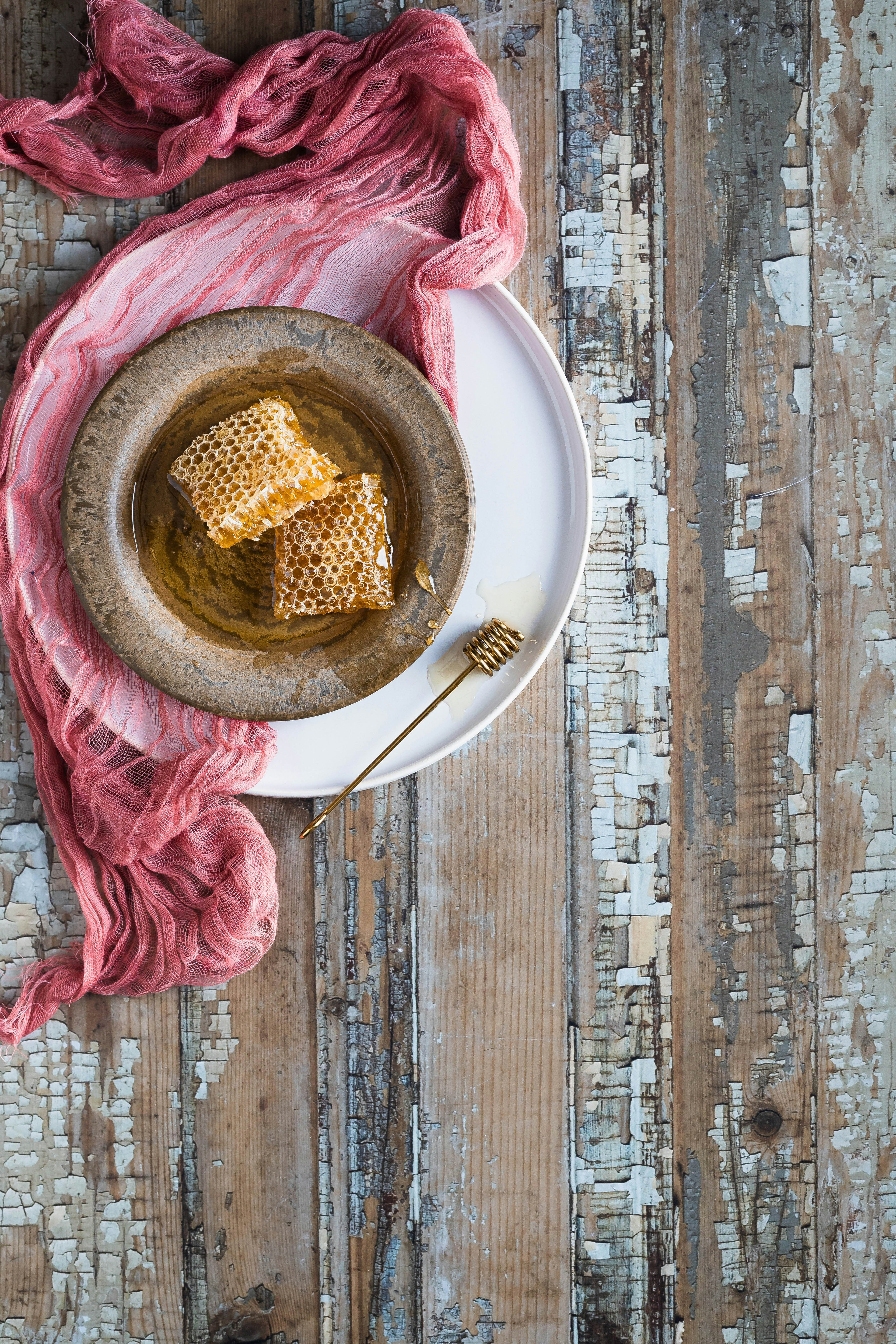 SCENTED CANDLE DARK HONEY & SMOKED WOOD – WARM WOOD AND HONEY NOTES